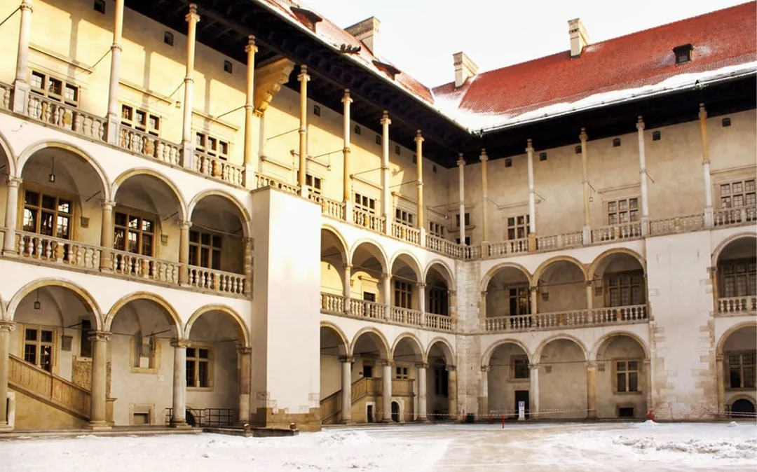 Krakow: Guided Wawel Tour, Lunch, and Vistula River Cruise Image 3