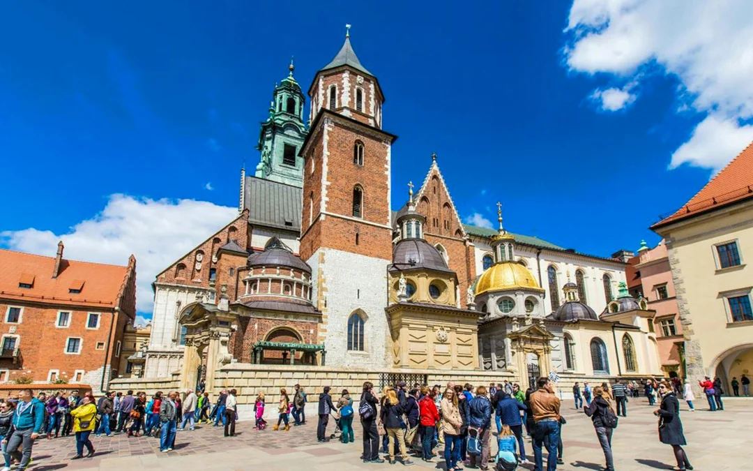 Krakow: Guided Wawel Tour, Lunch, and Vistula River Cruise Image 7