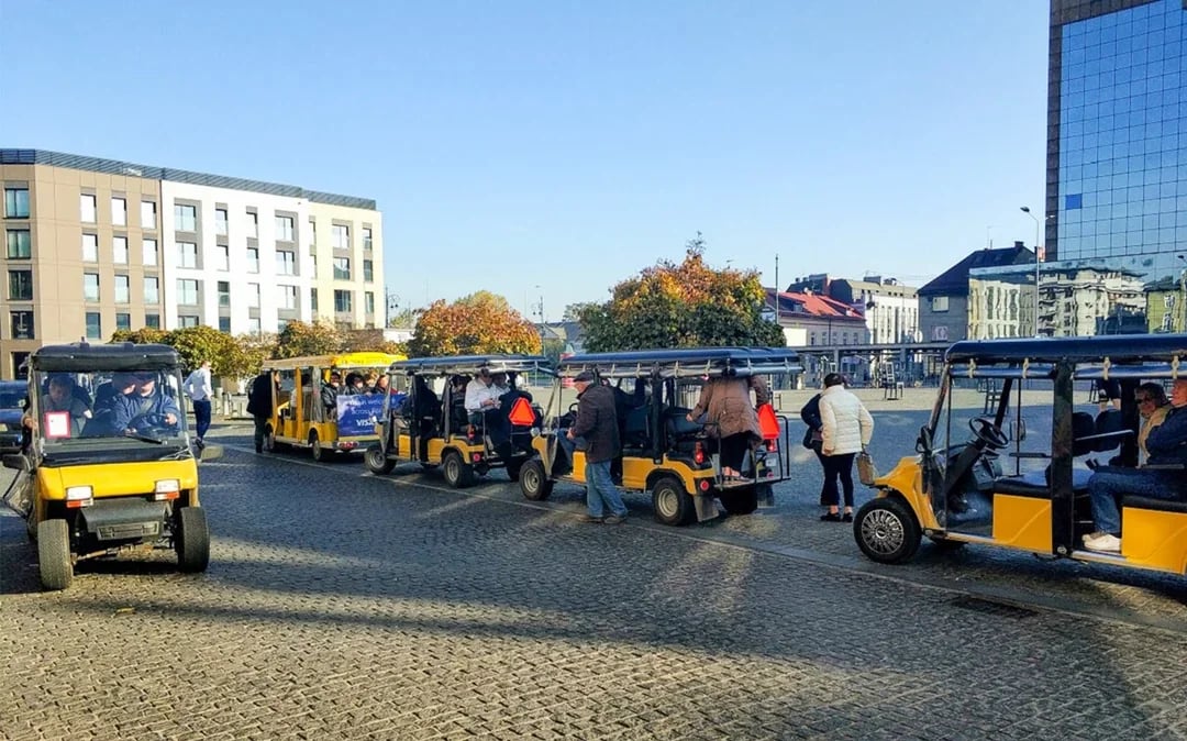 Krakow: Kazimierz Quarter and Former Jewish Ghetto  Sightseeing by Golf Cart: Guided Tour Image 6