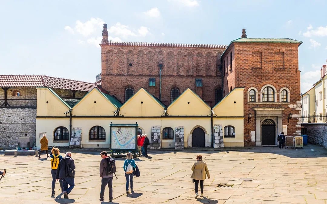 Krakow: Kazimierz Quarter and Former Jewish Ghetto  Sightseeing by Golf Cart: Guided Tour Image 7