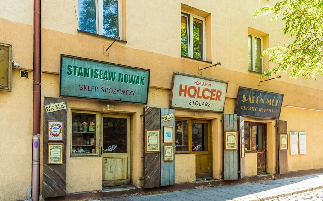 Krakow: Kazimierz Quarter and Former Jewish Ghetto  Sightseeing by Golf Cart: Guided Tour Image 8