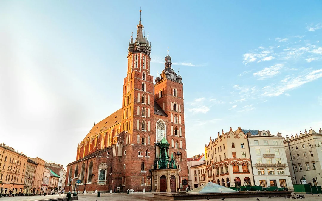 Krakow Old Town & Saint Mary's Basilica Express Guided Tour Image 1