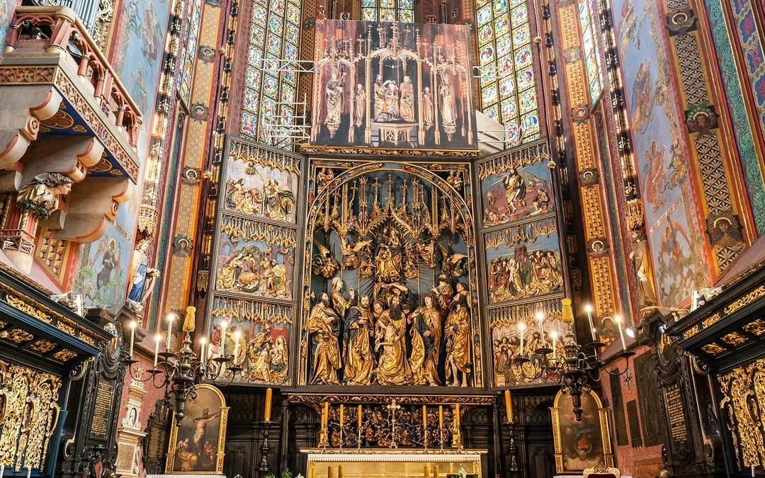 Krakow Old Town & Saint Mary's Basilica Express Guided Tour Image 2