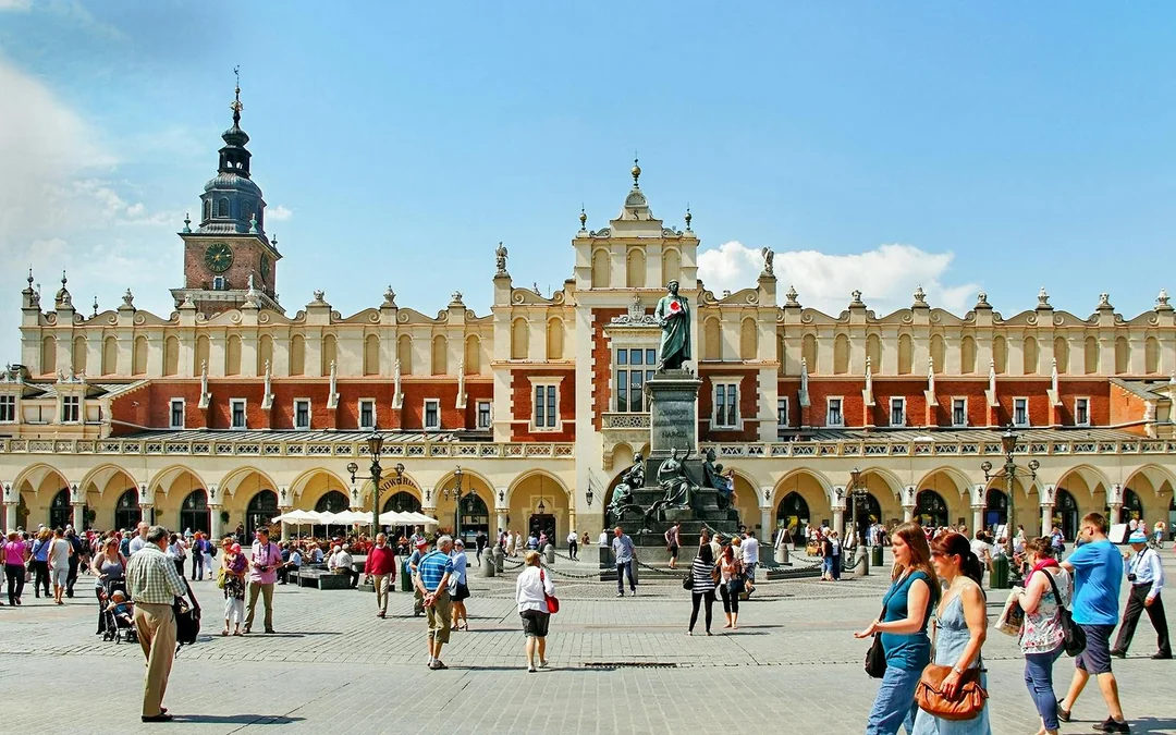 Krakow Old Town & Saint Mary's Basilica Express Guided Tour Image 4