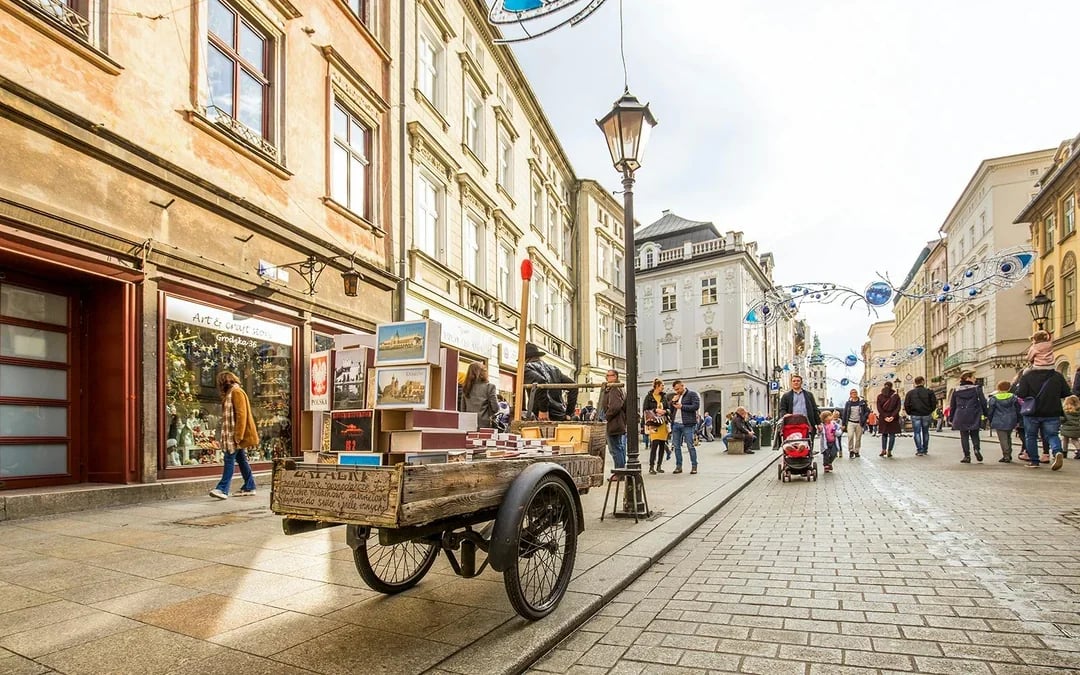 Krakow Old Town & Saint Mary's Basilica Express Guided Tour Image 7