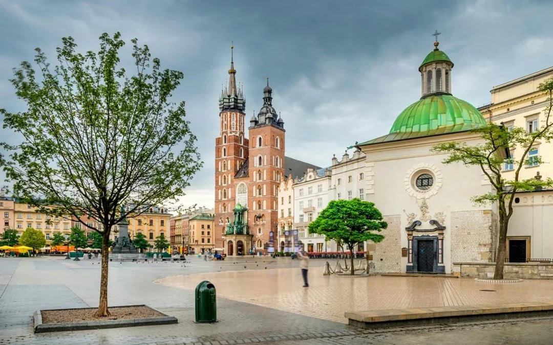 Krakow Old Town & Saint Mary's Basilica Express Guided Tour Image 8