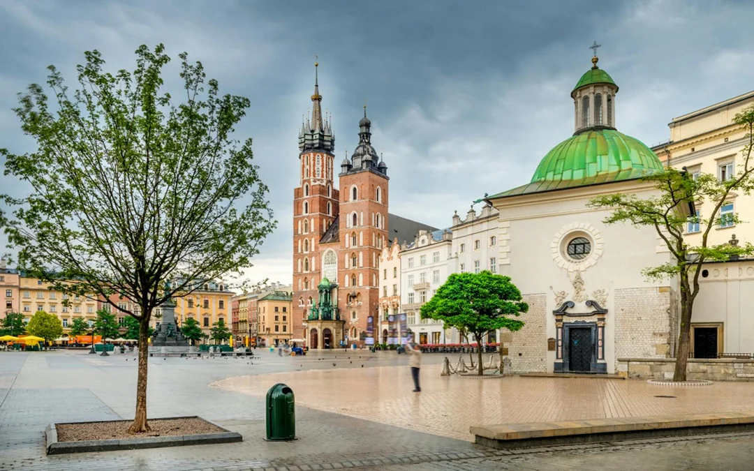Krakow Old Town & Saint Mary's Basilica Express Guided Tour Image 8