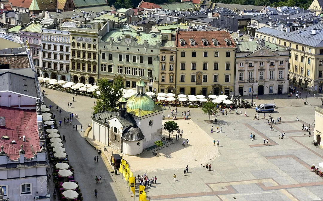 Krakow Old Town: St. Mary's Basilica and Rynek Underground Guided Tour Image 3