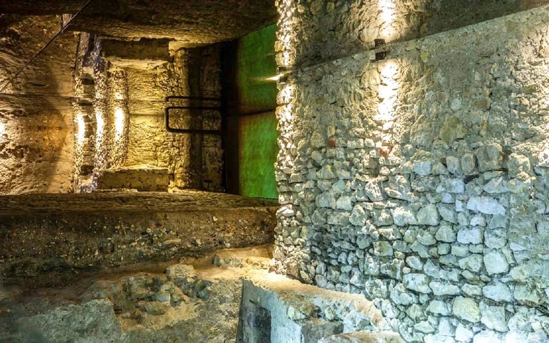 Krakow Old Town: St. Mary's Basilica and Rynek Underground Guided Tour Image 7