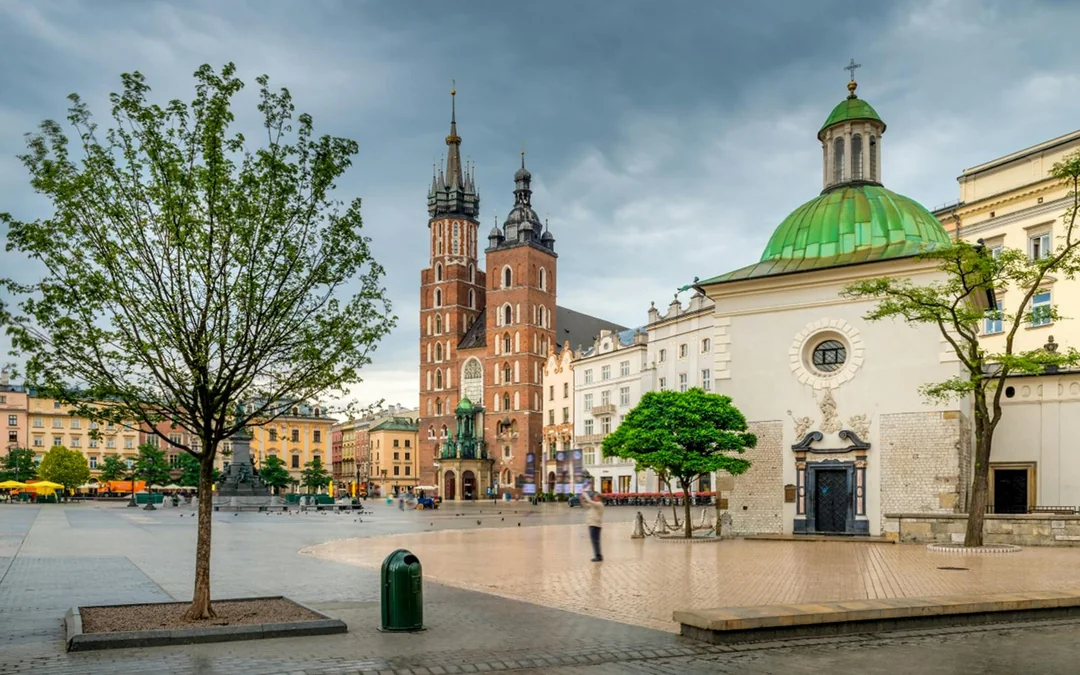 Krakow Old Town: St. Mary's Basilica and Rynek Underground Guided Tour Image 9
