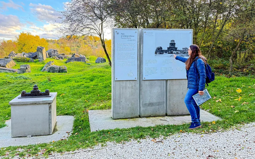Krakow Vistula River Cruise + Płaszów Concentration Camp Guided Tour Image 7