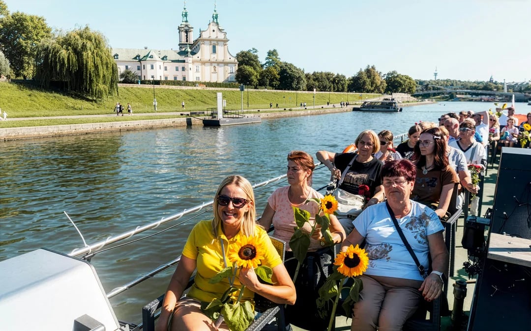 Krakow Vistula River Evening Sightseeing Cruise with Guide Image 3