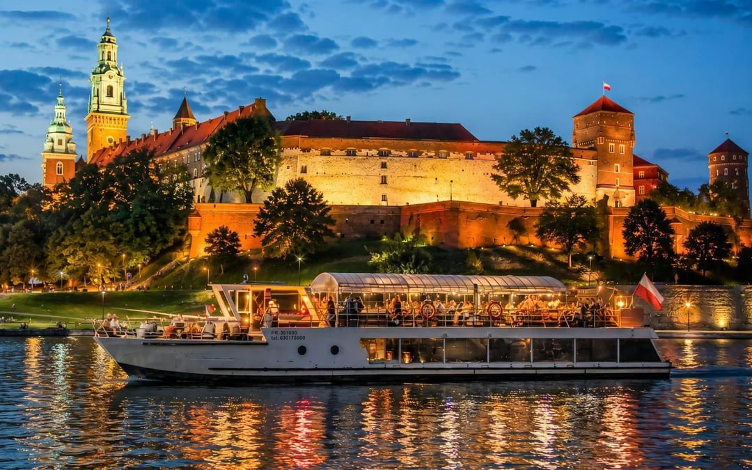 Krakow Vistula River Evening Sightseeing Cruise with Guide Image 4