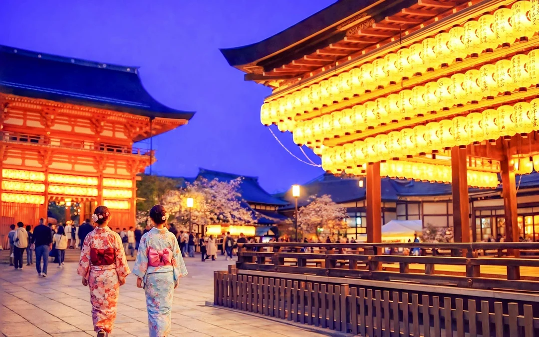 Kyoto Cherry Blossom Night Tour: Hanami, Maruyama Park, Izakaya, and Yasaka Shrine Image 4