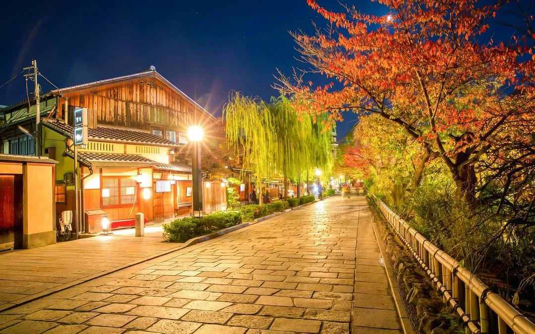 Kyoto: Gion After-Dark Walking Tour – Geisha Culture & Night Sightings with Local Guide Image 2