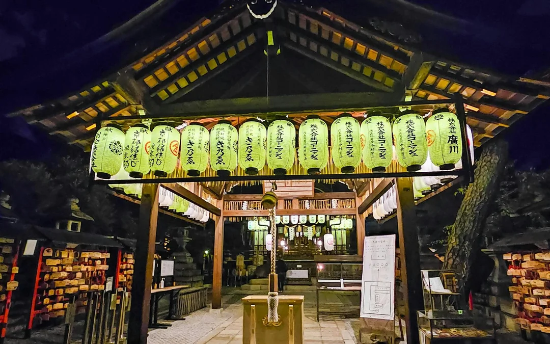 Kyoto: Gion After-Dark Walking Tour – Geisha Culture & Night Sightings with Local Guide Image 3