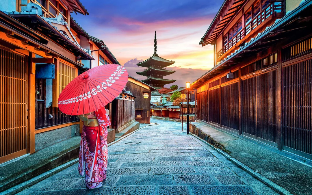 Kyoto: Gion After-Dark Walking Tour – Geisha Culture & Night Sightings with Local Guide Image 8