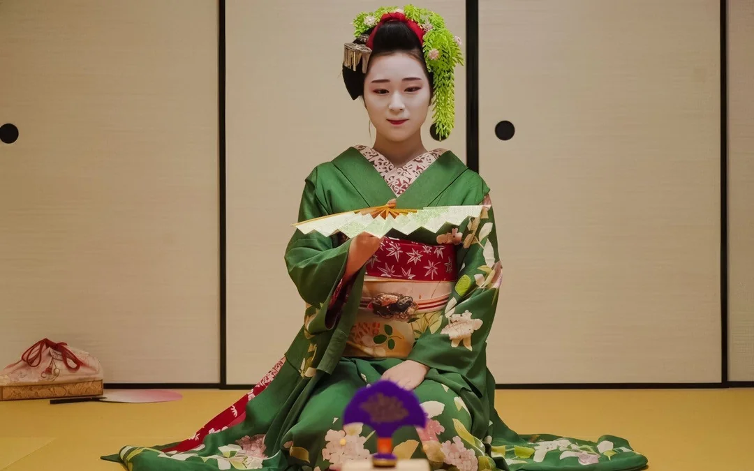 Kyoto: Gion Geisha District Walking Tour with Live Maiko Performance Image 2