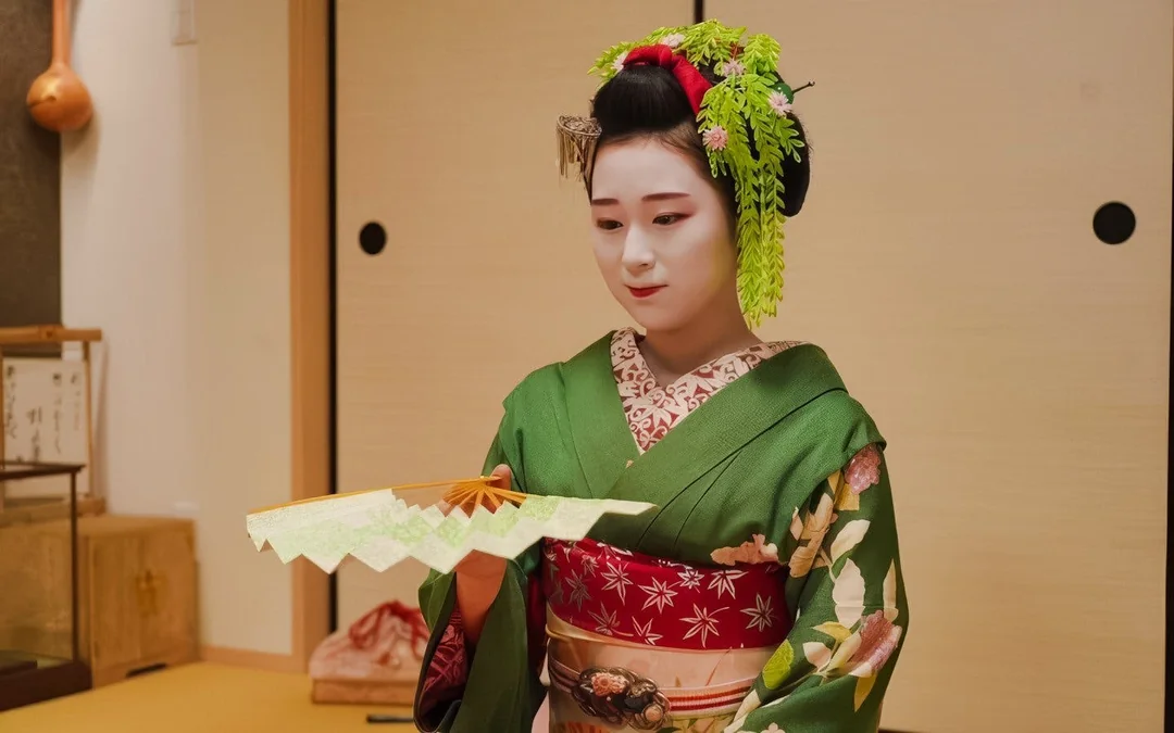 Kyoto: Gion Geisha District Walking Tour with Live Maiko Performance Image 4