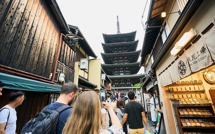 Kyoto Gion Walking Tour of Hidden Gems and Geisha Culture with Local Guide Image 1