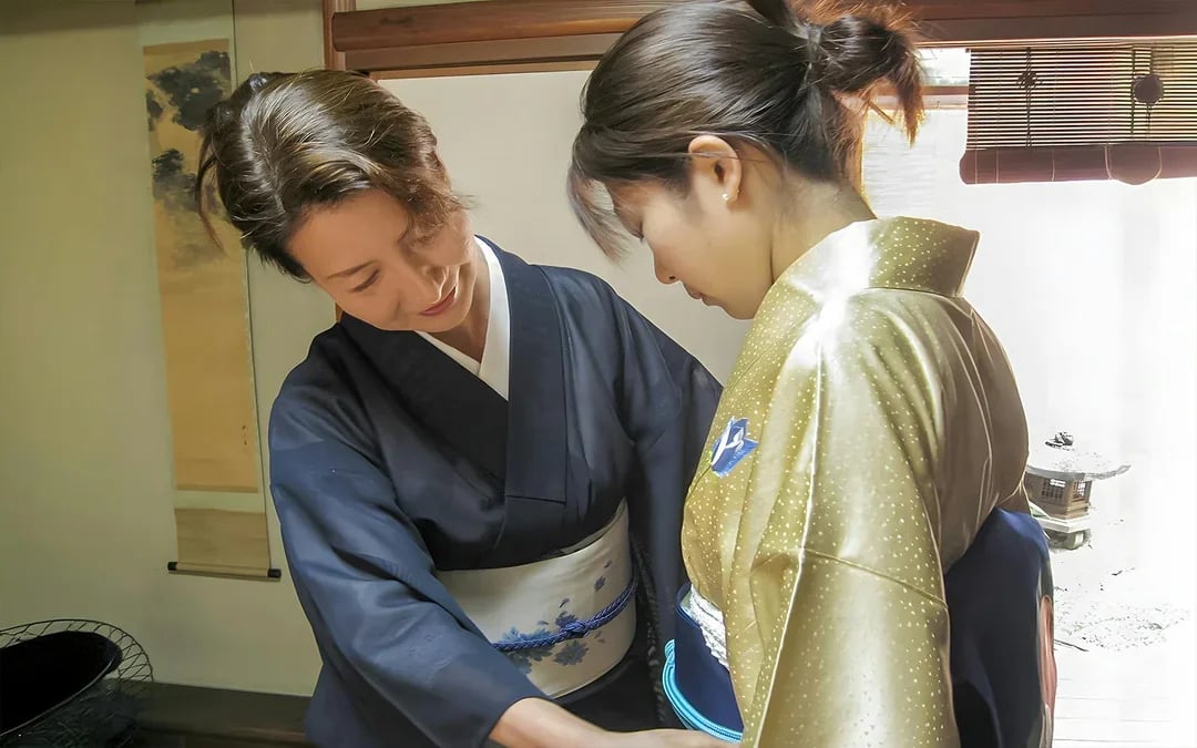 Kyoto Imperial Palace Area: Kimono Tea Ceremony in a 140-Year-Old Machiya Image 11