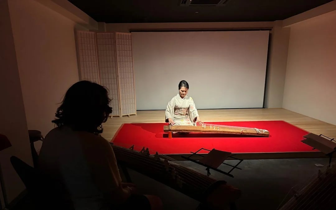 Kyoto: Japanese Traditional Instrument "KOTO" Lesson with Master Image 8