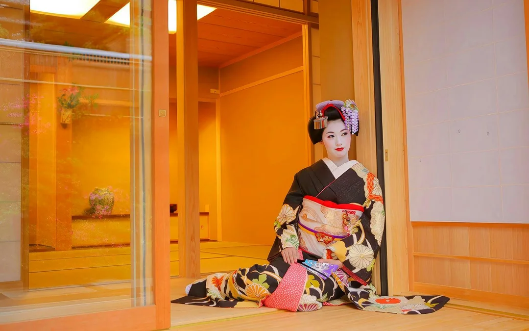 Kyoto: Maiko Transformation with Full Kimono Makeover & Professional Photoshoot Image 1