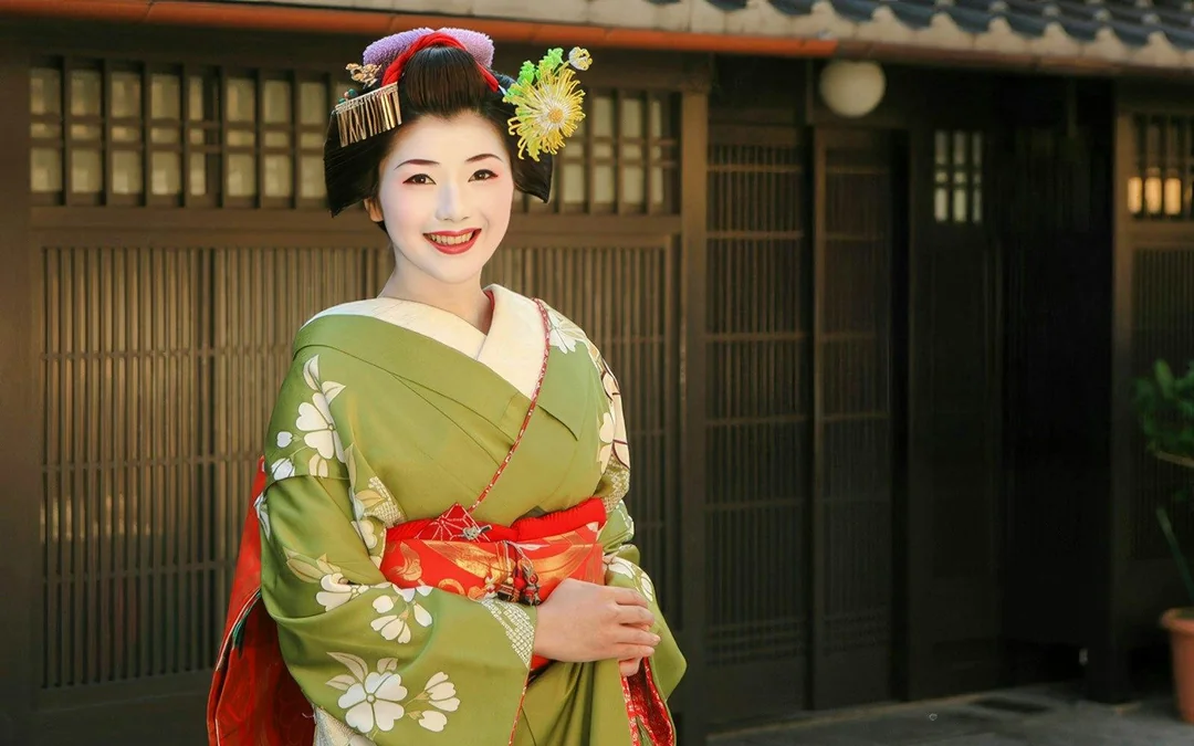 Kyoto: Maiko Transformation with Full Kimono Makeover & Professional Photoshoot Image 2