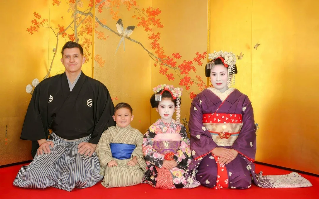 Kyoto: Maiko Transformation with Full Kimono Makeover & Professional Photoshoot Image 4