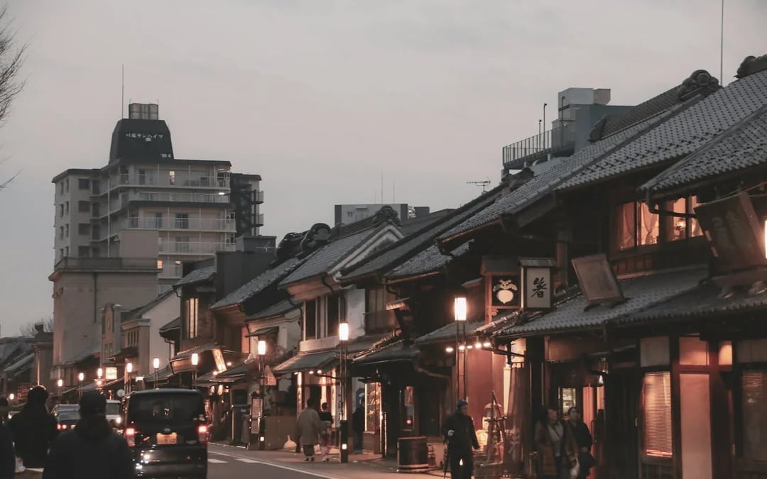 Kyoto Night Walking Tour of Fushimi Inari, Gion, and Izakaya Food Experience Image 4