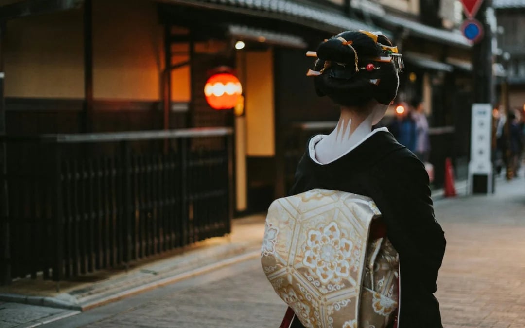 Kyoto Night Walking Tour of Samurai History, Hidden Gion Sites, and Local Legends Image 1
