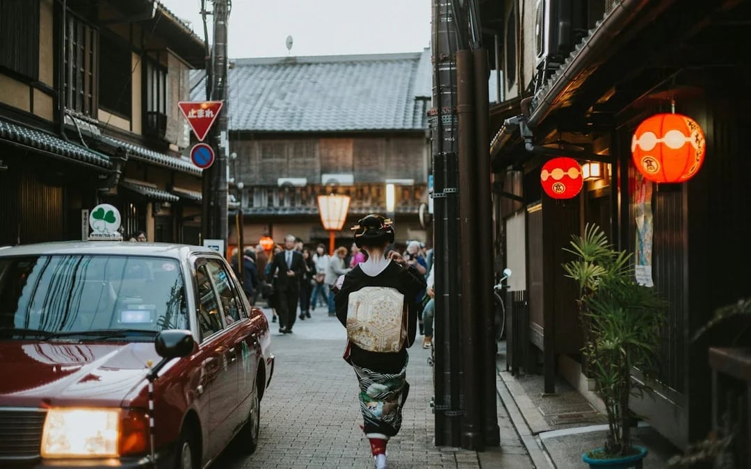 Kyoto Night Walking Tour of Samurai History, Hidden Gion Sites, and Local Legends Image 2
