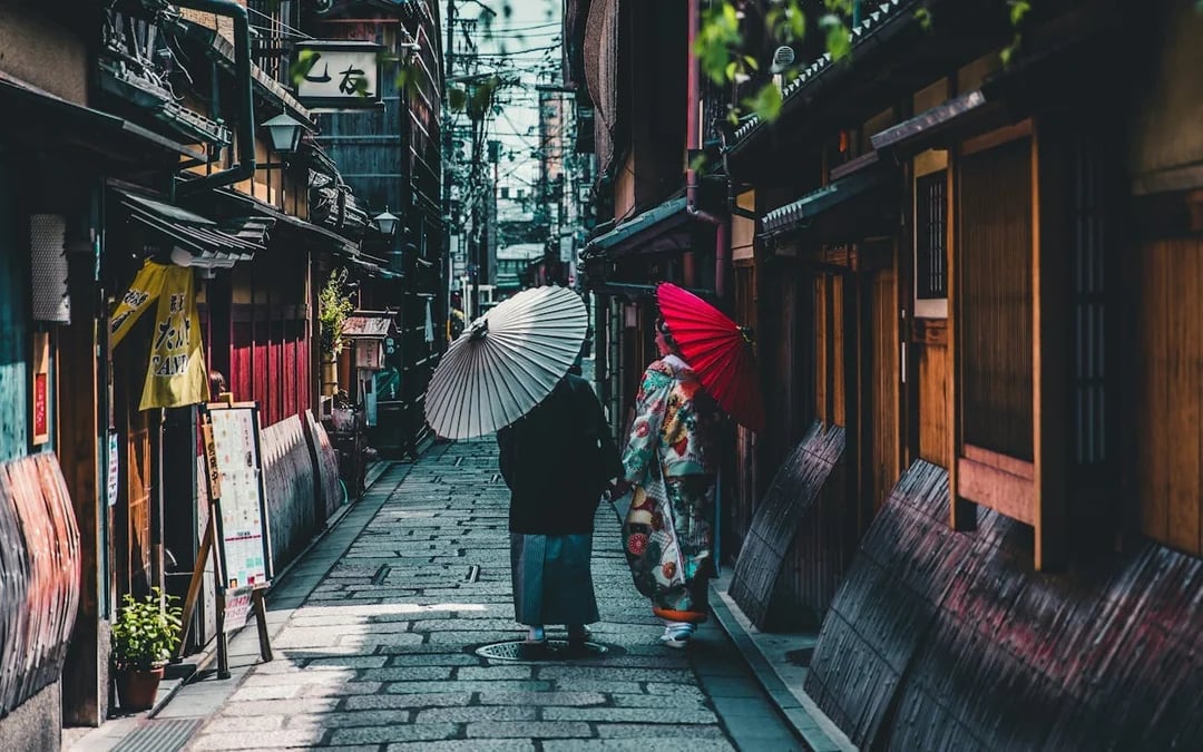 Kyoto Night Walking Tour of Samurai History, Hidden Gion Sites, and Local Legends Image 4