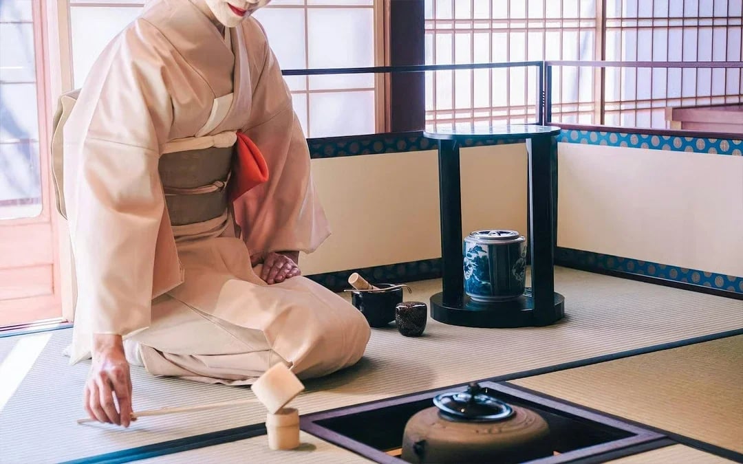 Kyoto Nishiki Market Area: Kimono & Tea Ceremony Experience Image 10