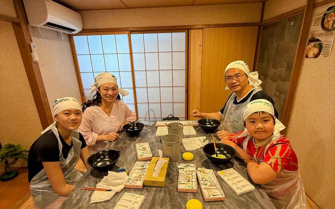 Kyoto Ramen-Making Cooking Class with Bowl Painting in Gion Image 9