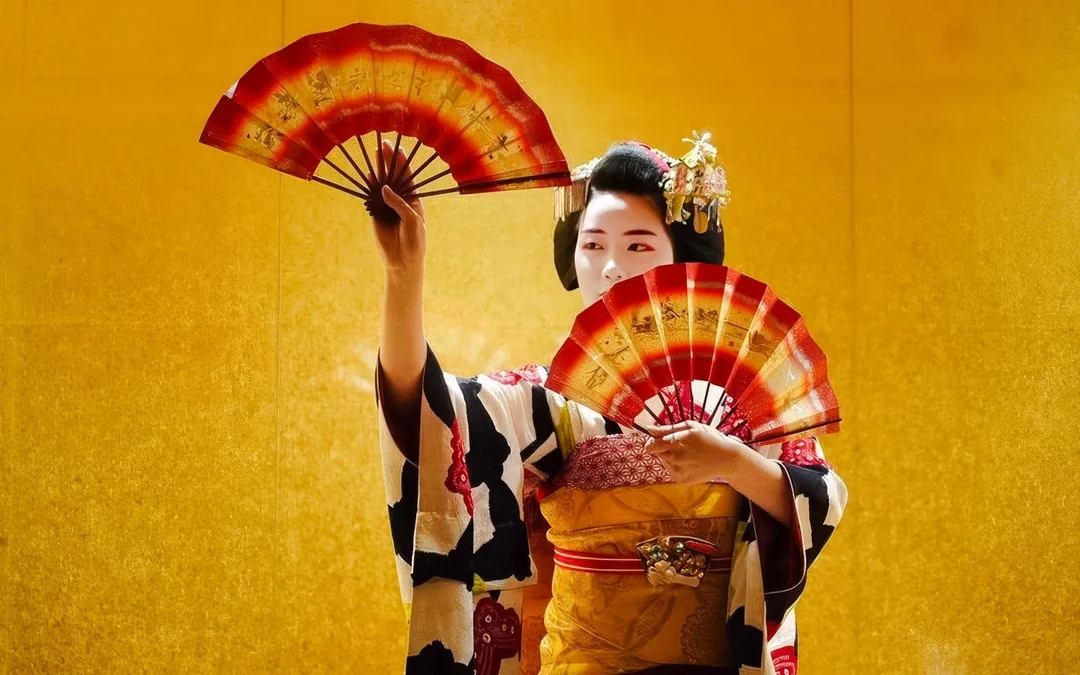 Kyoto: Sit with a Real Geisha – Tea Ceremony, Traditional Dance & Snacks Image 1