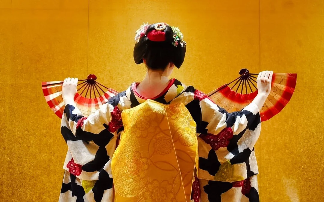 Kyoto: Sit with a Real Geisha – Tea Ceremony, Traditional Dance & Snacks Image 4