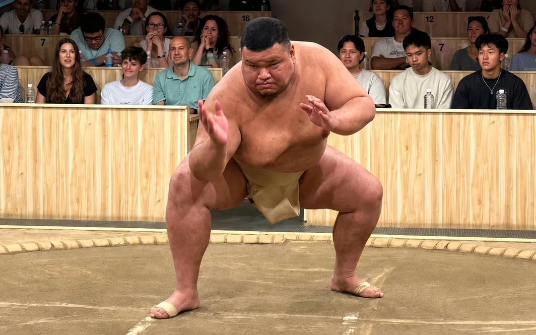 Kyoto Sumo Show with Drinks and Photo Image 1