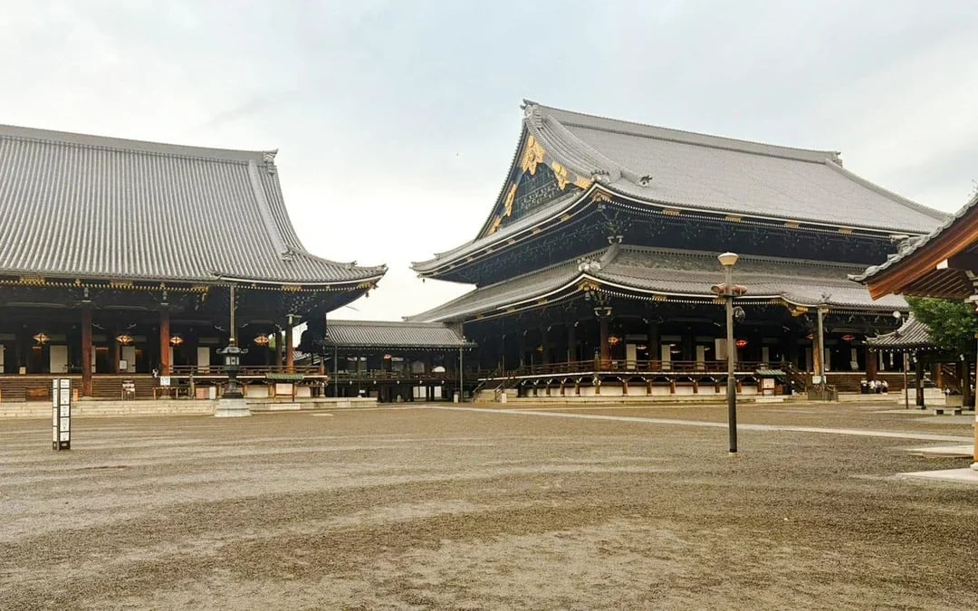 Kyoto Temple Morning Buddhist Ritual Small-Group Walking Tour Image 3