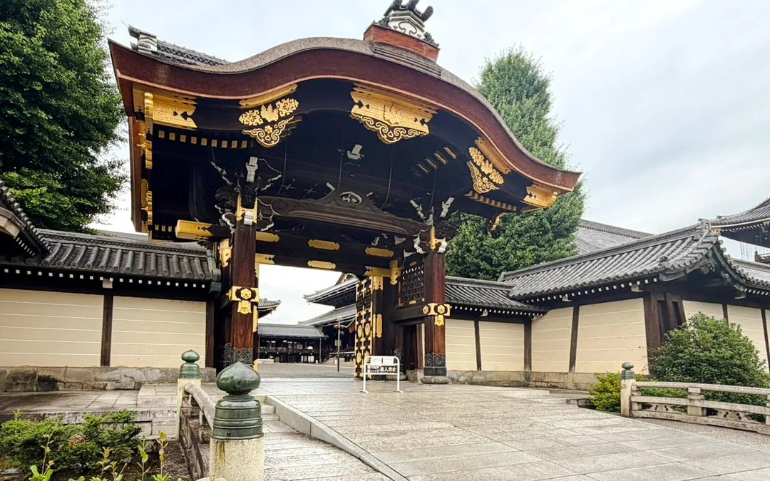 Kyoto Temple Morning Buddhist Ritual Small-Group Walking Tour Image 5