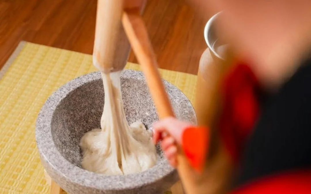 Kyoto Traditional Mochi Pounding Experience with Tasting Image 2