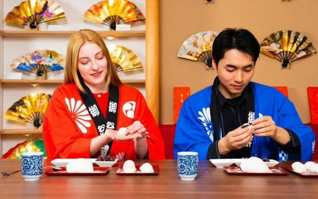Kyoto Traditional Mochi Pounding Experience with Tasting Image 3