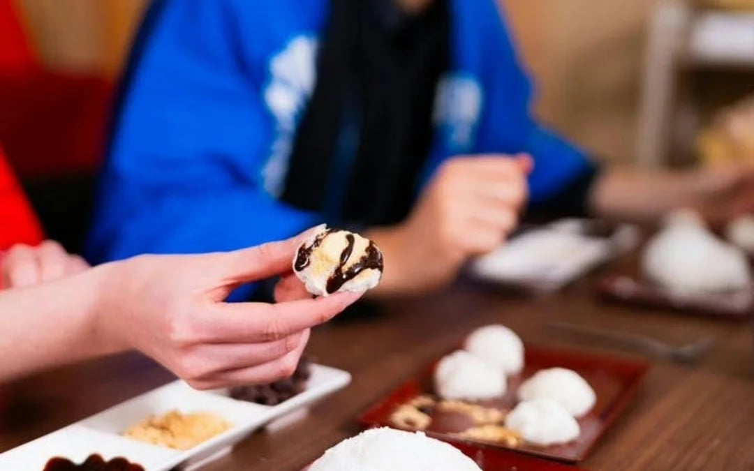 Kyoto Traditional Mochi Pounding Experience with Tasting Image 4