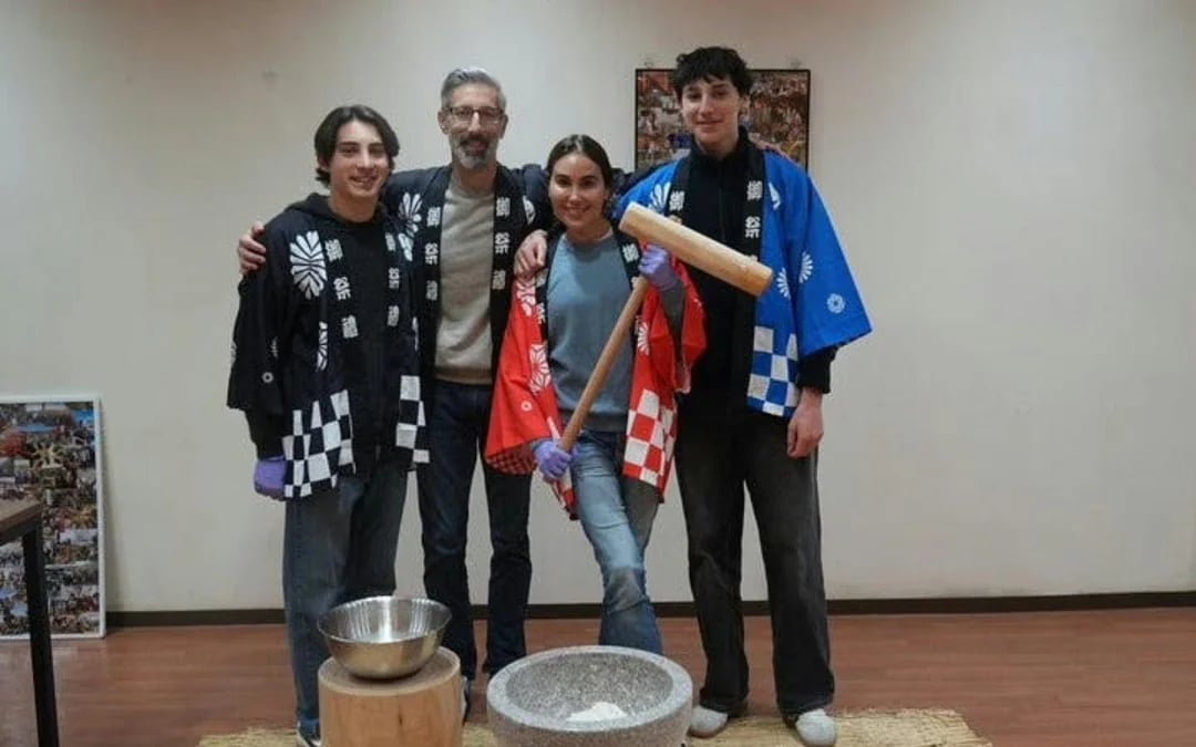 Kyoto Traditional Mochi Pounding Experience with Tasting Image 6