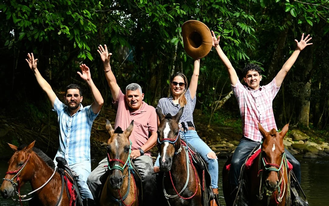 La Fortuna Horseback Riding Tour with River Crossing Image 3