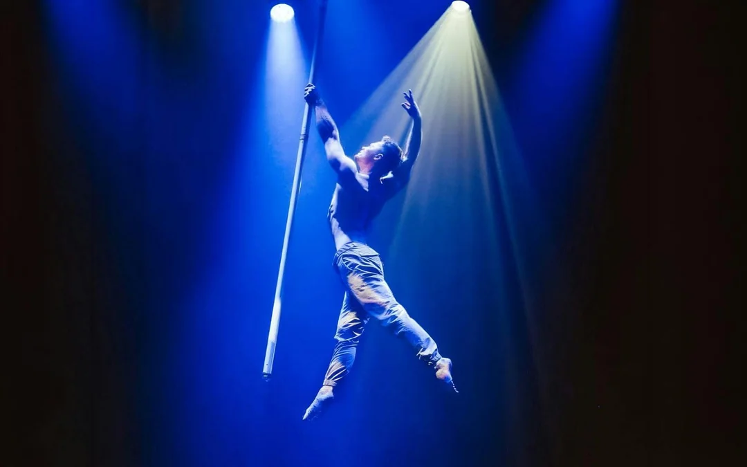 La Ronde: A Lavish Cocktail of Circus, Cabaret & Comedy Image 3