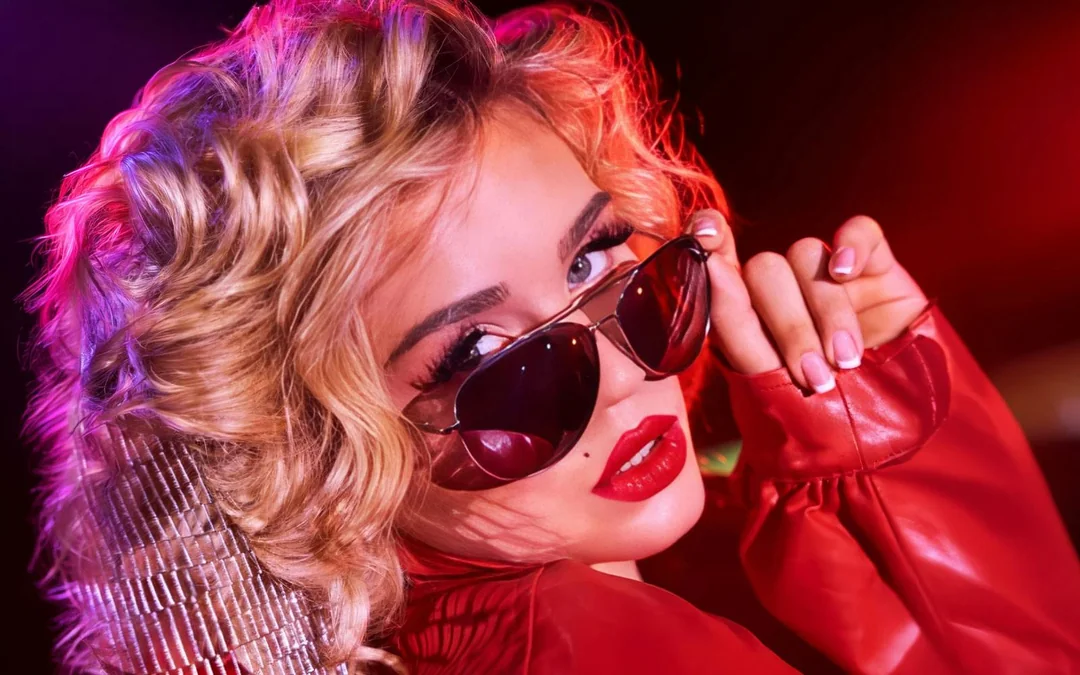 La Ronde: A Lavish Cocktail of Circus, Cabaret & Comedy Image 4