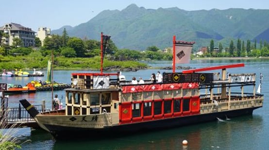 Lake Kawaguchiko Sightseeing Boat "Appare" experience image 3