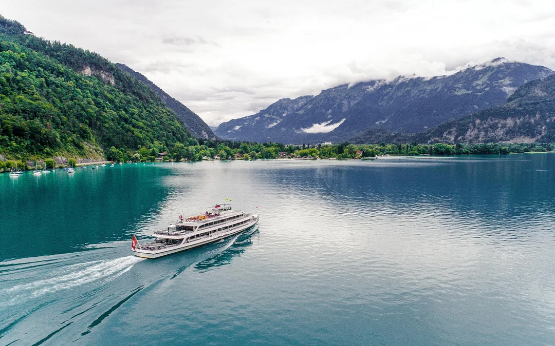 Lake Thun & Lake Brienz Cruise Day Pass Image 3