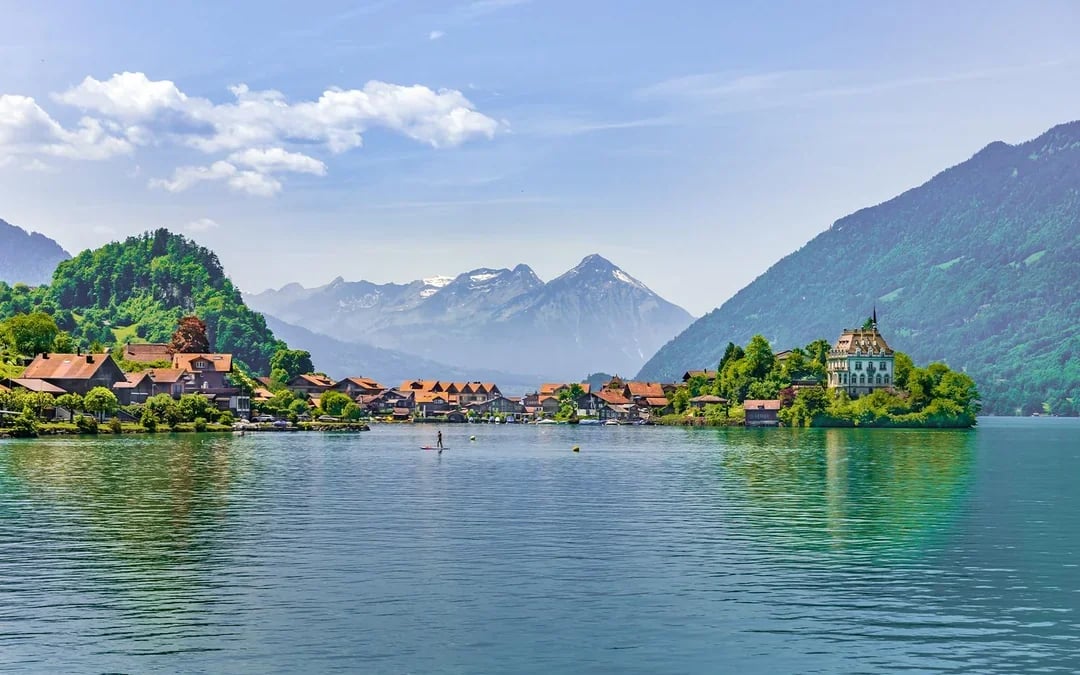Lake Thun & Lake Brienz Cruise Day Pass Image 4
